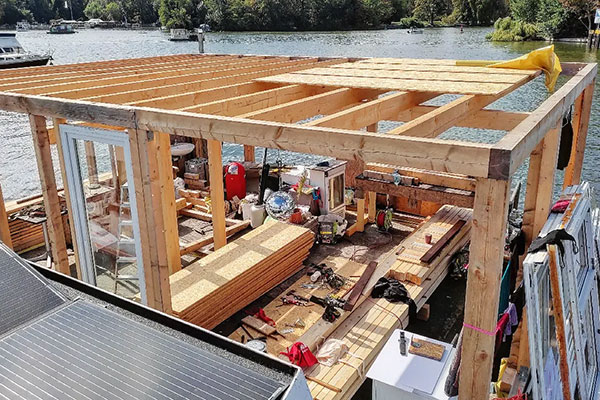 Hausboot im Bau